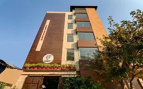 Treebo 12 Degrees West, Domlur